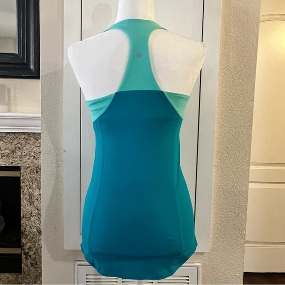 Lululemon Two Tone Teal Racerback Tank Size 8 - Picture 2 of 5